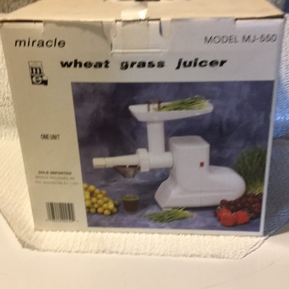 Wheat grass juicer